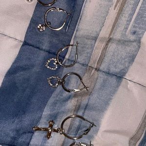 Cute never worn earrings!!